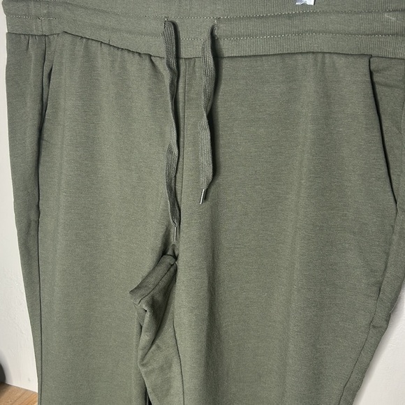 NWT TORRID Olive Green Cozy Fleece Flare Sweat Pants Size 0/Large - Picture 4 of 11